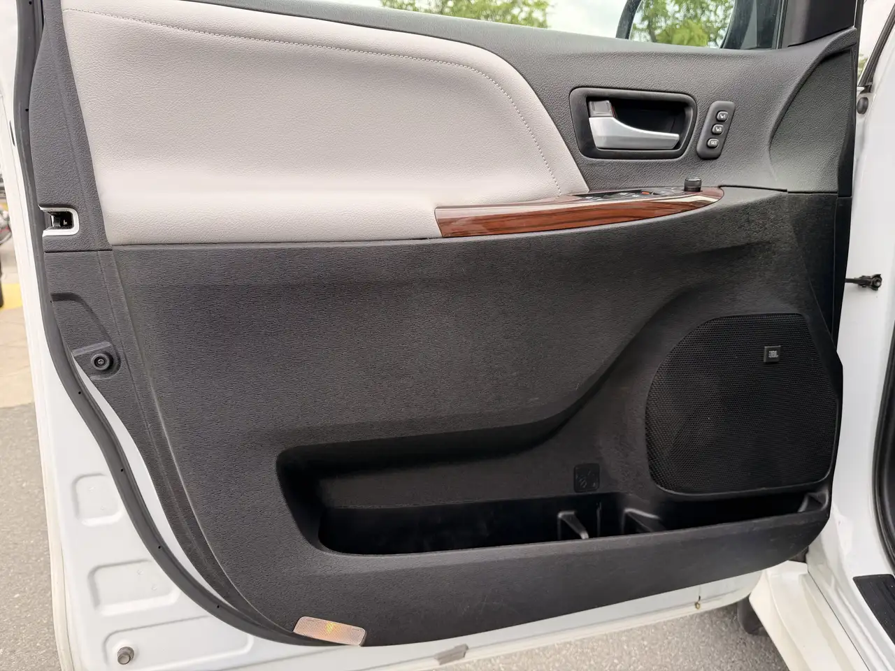 Toyota Sienna снимка Toyota Sienna