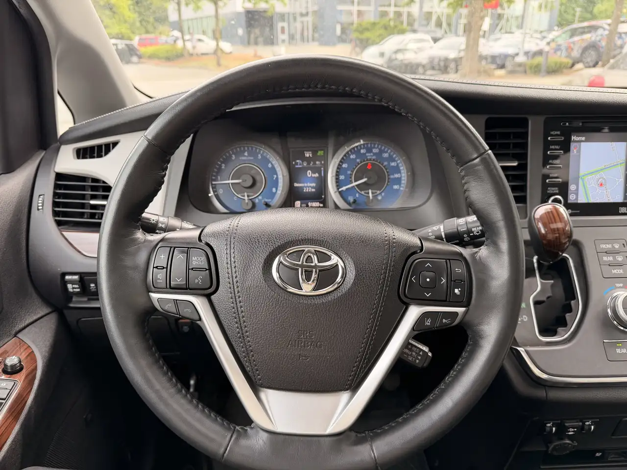 Toyota Sienna снимка Toyota Sienna