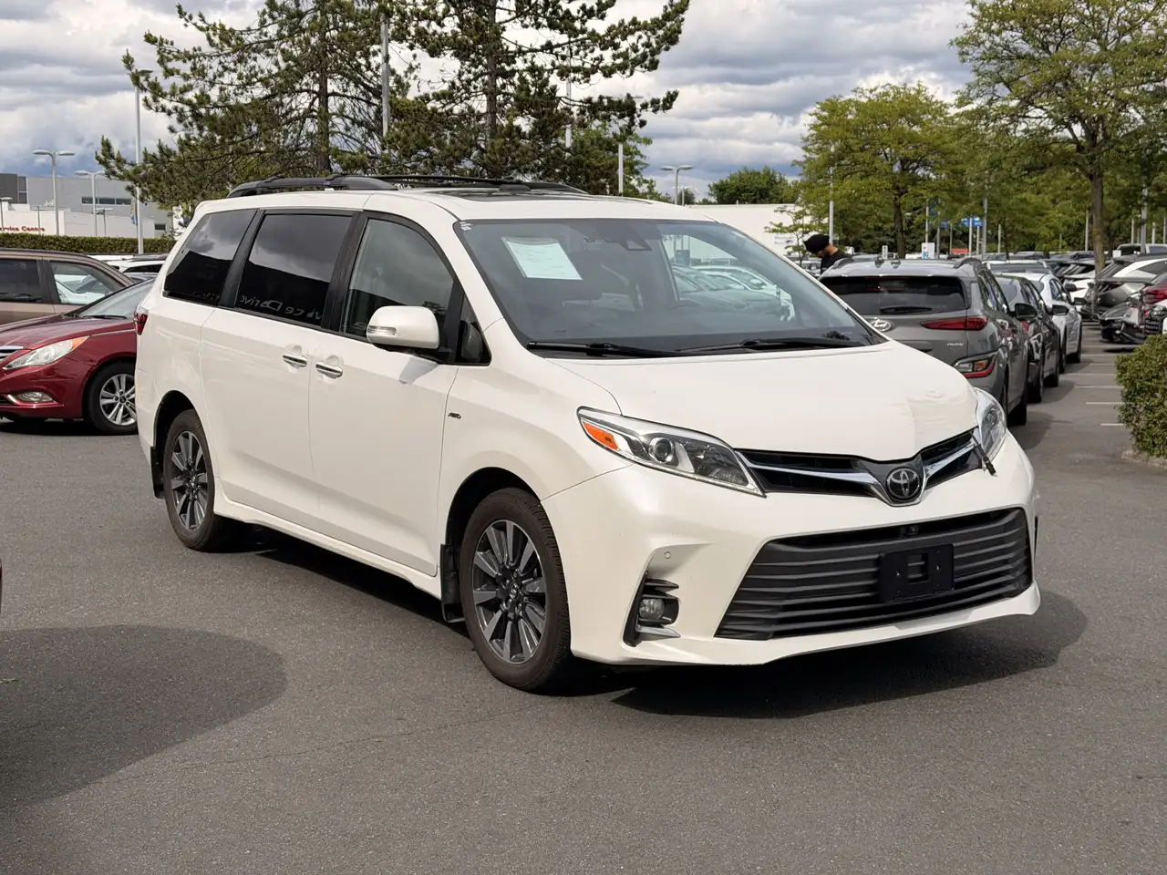 Toyota Sienna снимка Toyota Sienna