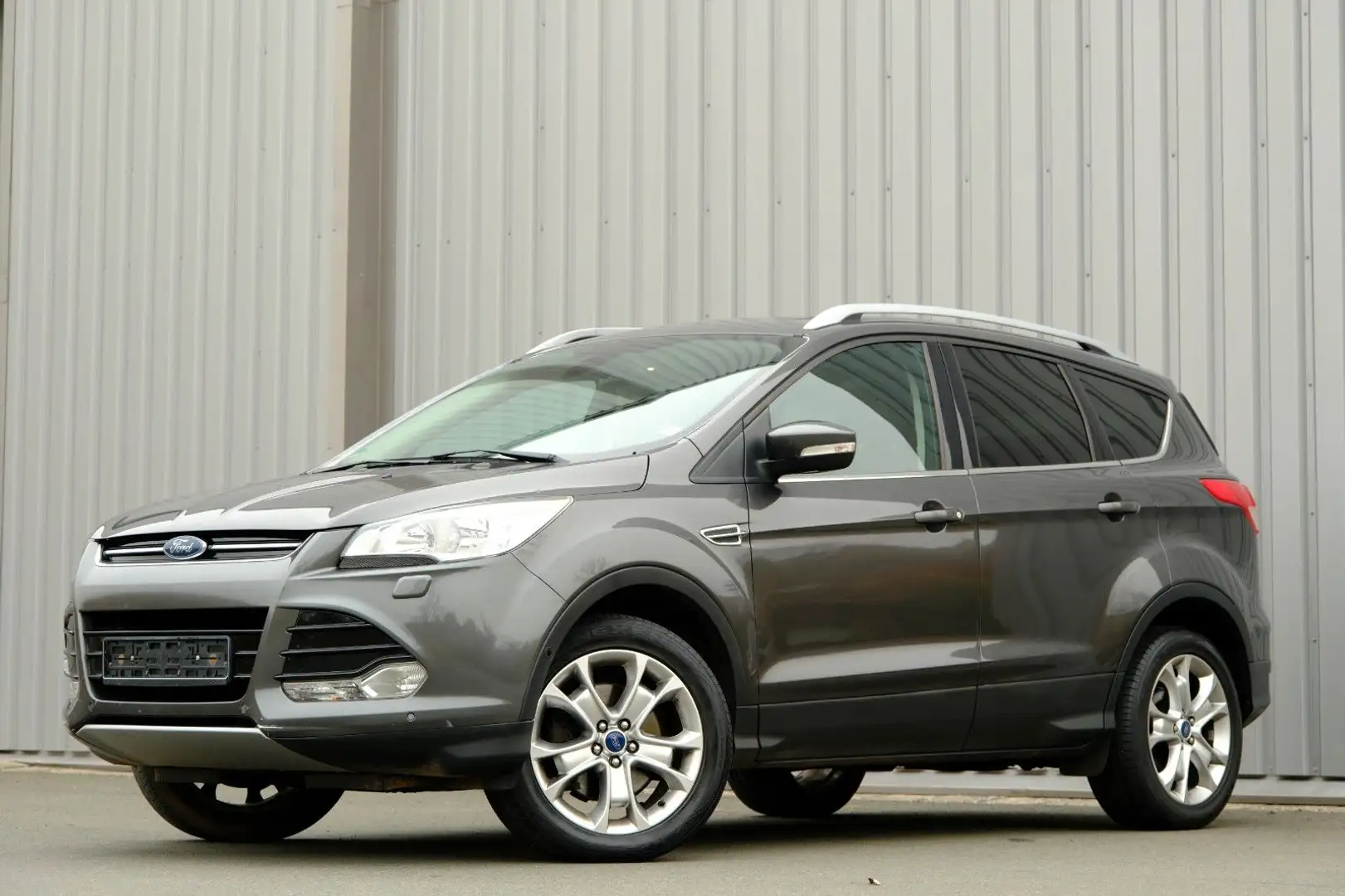 Ford Kuga Titanium 2.0TDCi Ahk/Pano/Navi/Winterpaket Grau - 1