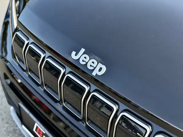 Jeep Avenger view 3