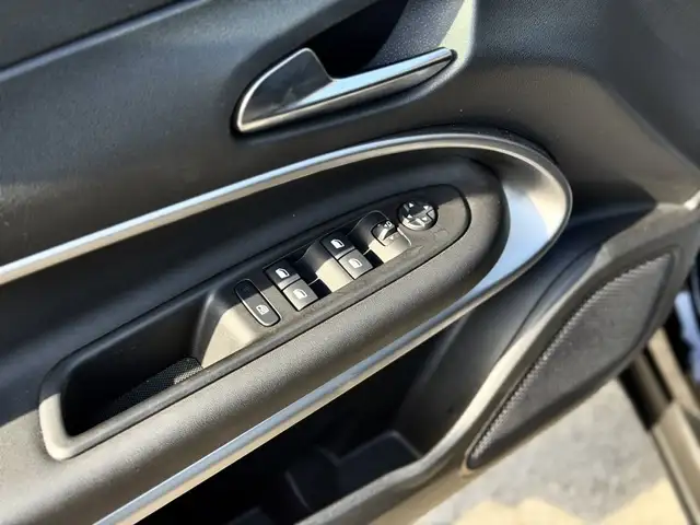 Jeep Avenger view 12