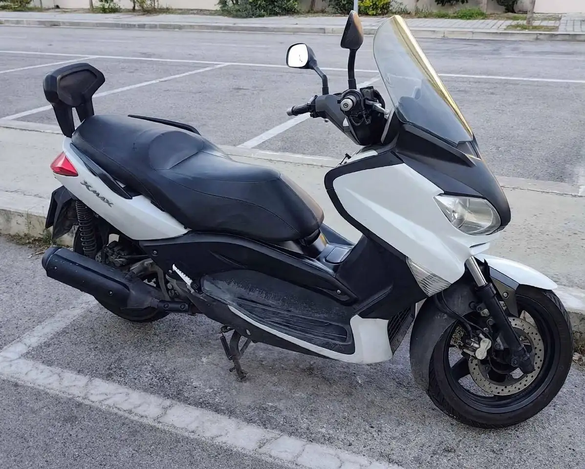 Yamaha X-Max 250