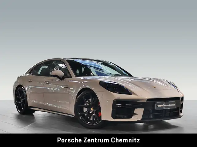 Porsche Panamera view 9