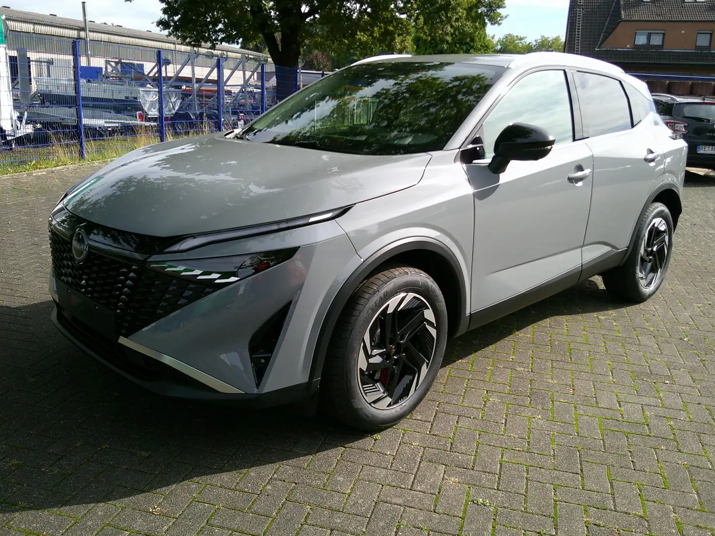 Nissan Qashqai 1,3 DIG-T MHEV Xtronic N-Connecta Winter Komfort Grau - 1