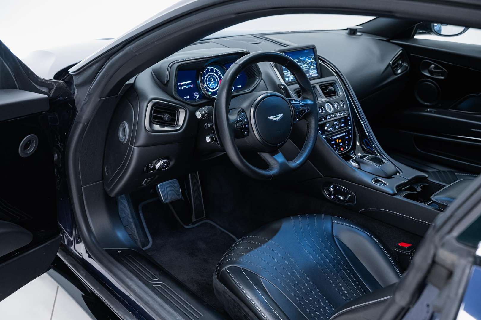 Aston Martin DB11 AMR Coupe V12 -  - Joinsteer - #3