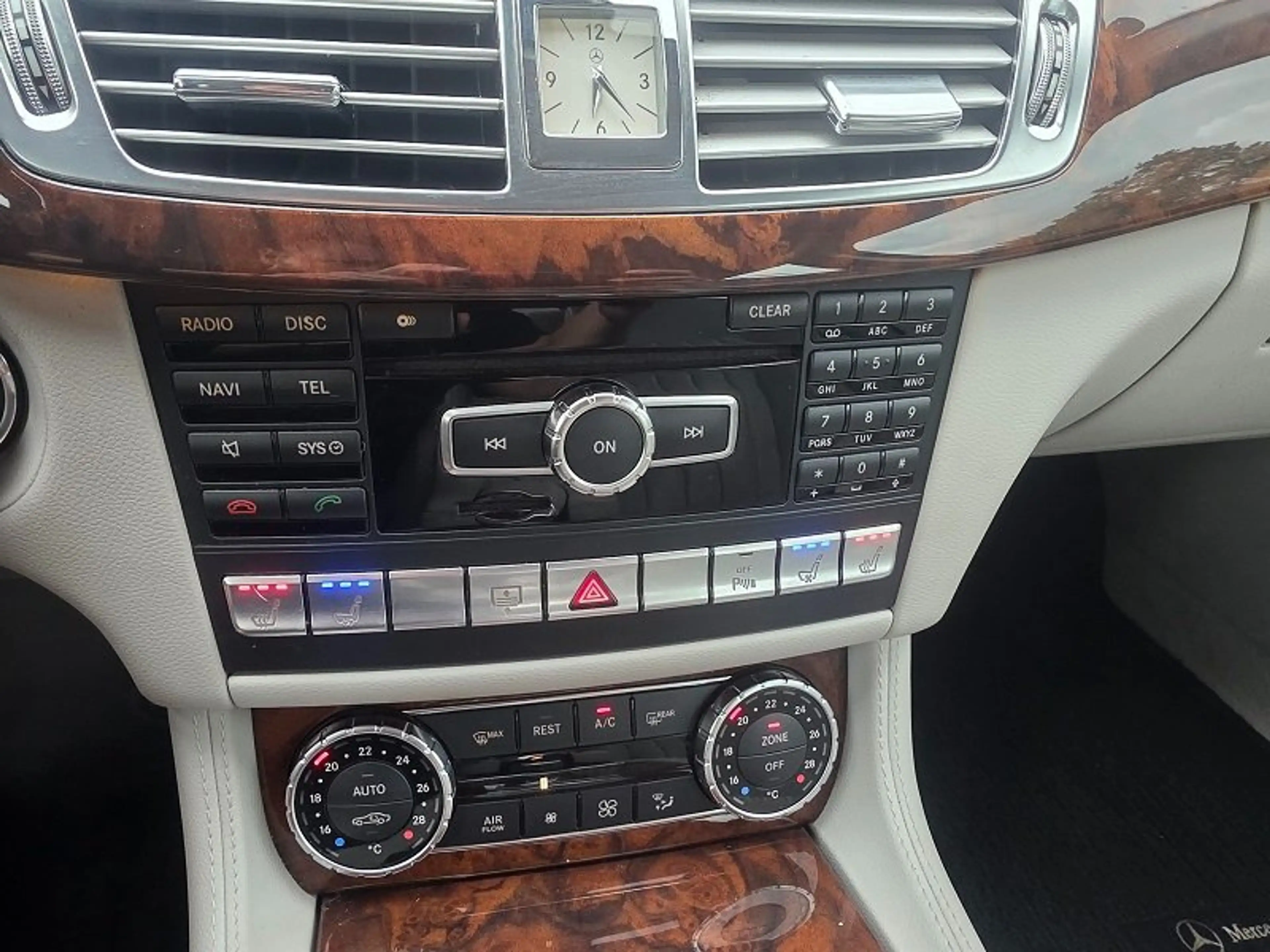 Mercedes-Benz CLS 350 CLS 350 CDI BlueEfficiency 4MATIC Aut. DPF — photo 14