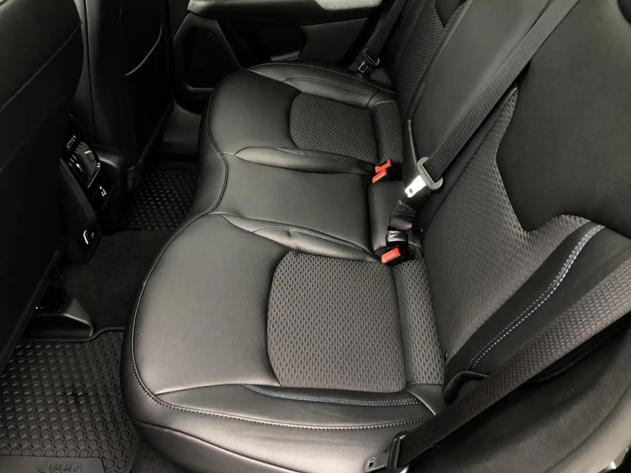 Jeep Compass снимка Jeep Compass