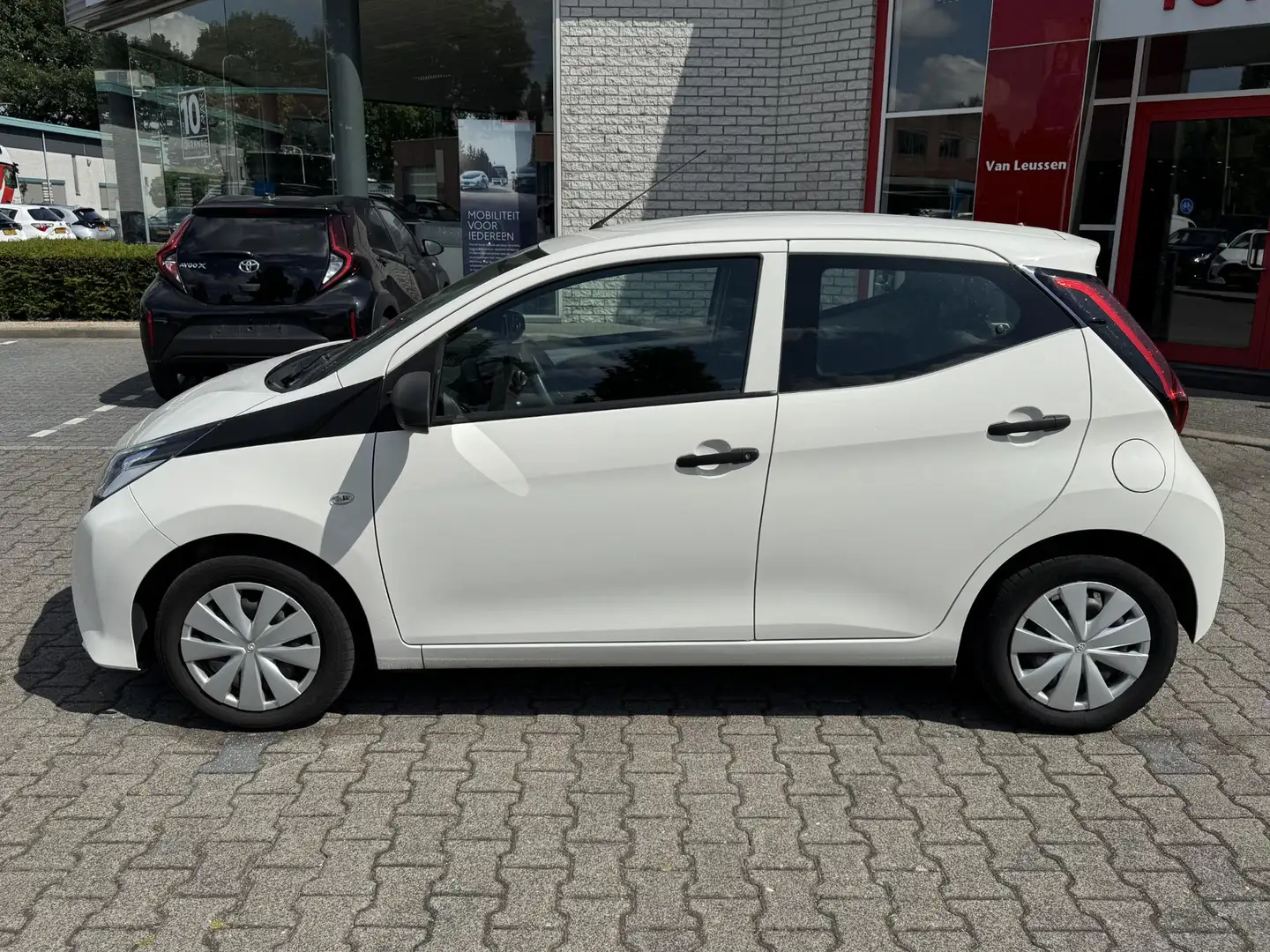 Toyota Aygo X X-FUN NL-AUTO DEALER-ONDERHOUDEN 5-DEURS AIRCO BLU Wit - 2