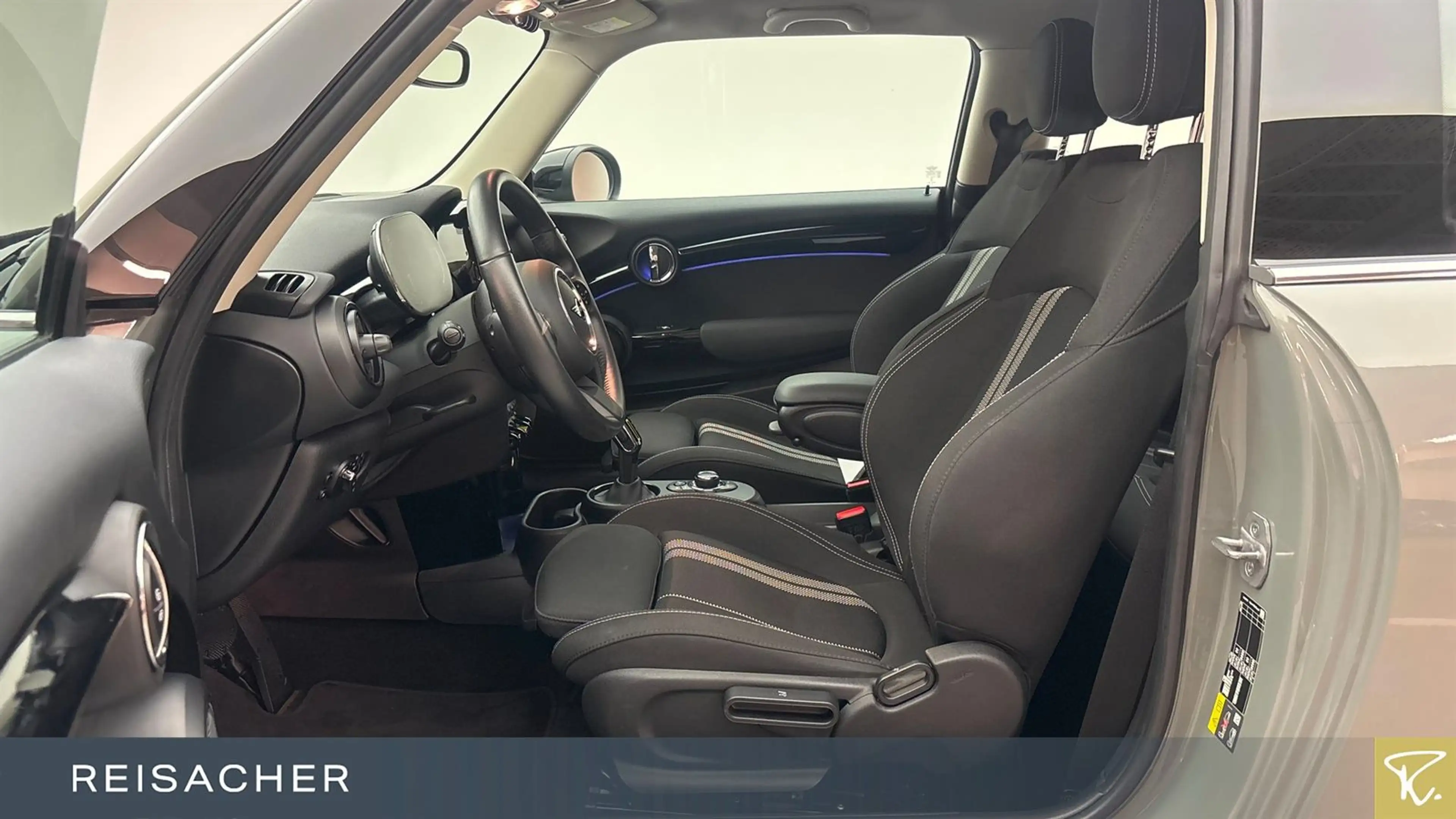 MINI Cooper SE Essential-Trim,Navi,SH,SpoSi,LED — photo 4