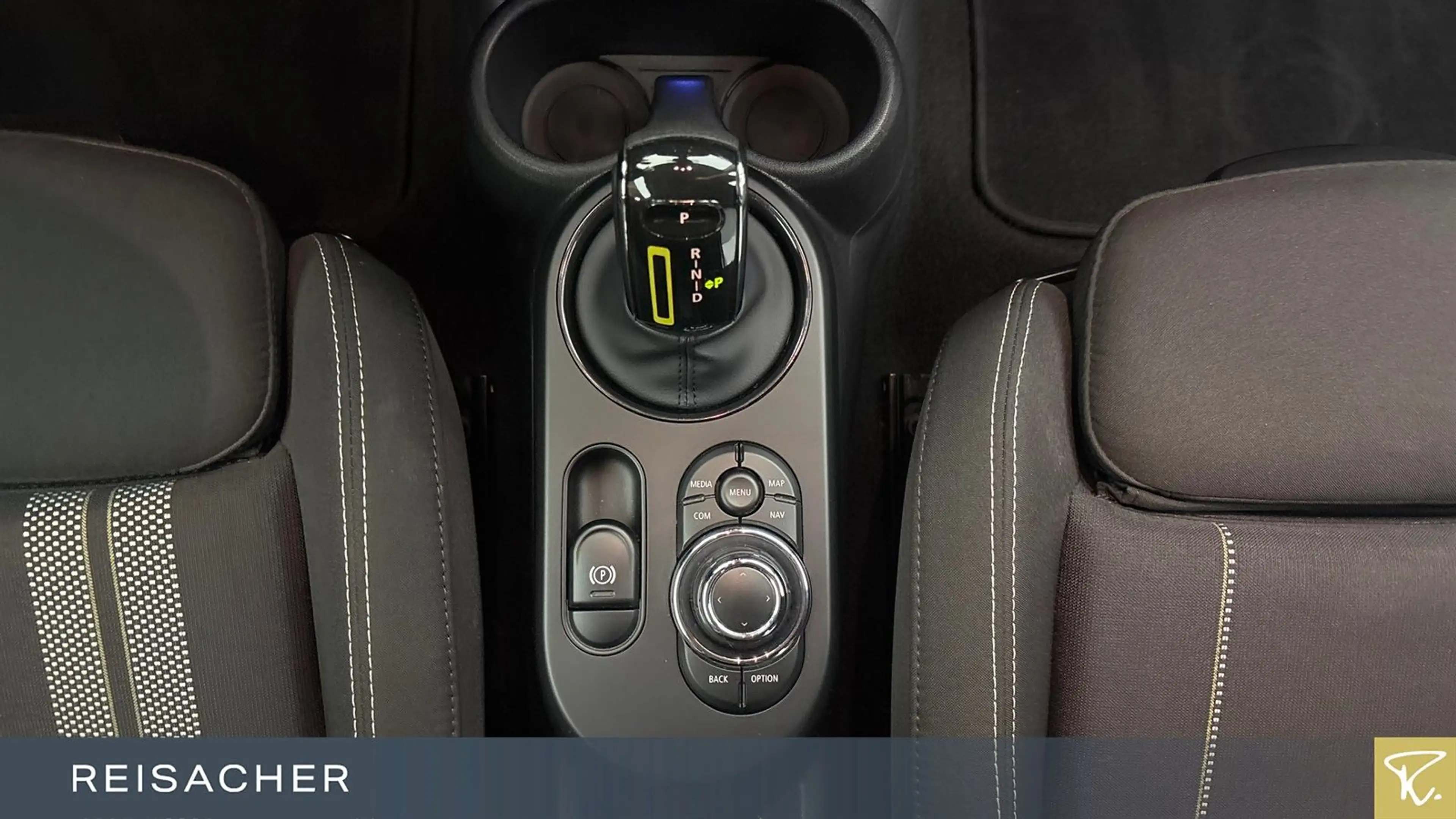 MINI Cooper SE Essential-Trim,Navi,SH,SpoSi,LED — photo 11