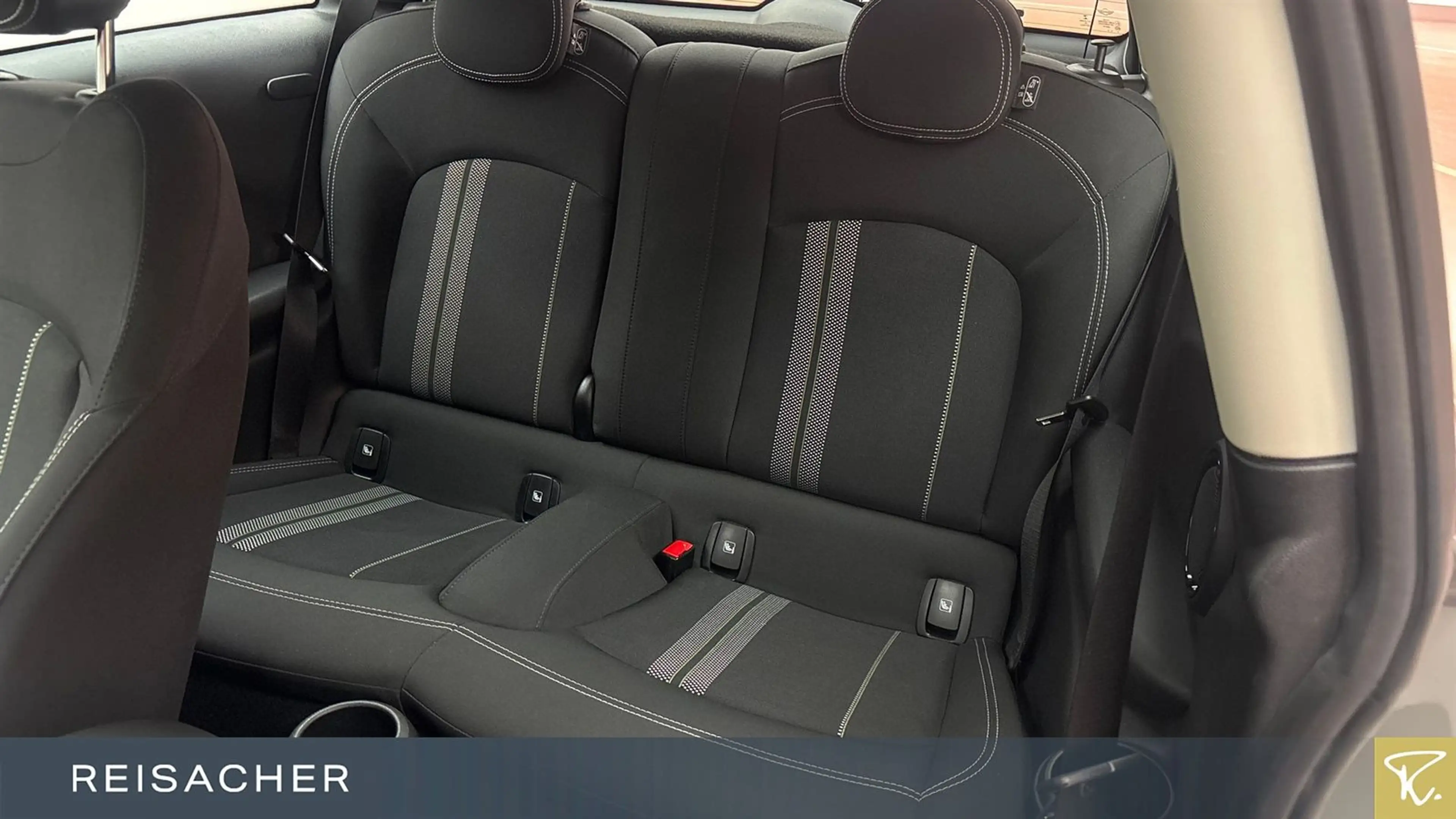 MINI Cooper SE Essential-Trim,Navi,SH,SpoSi,LED — photo 8