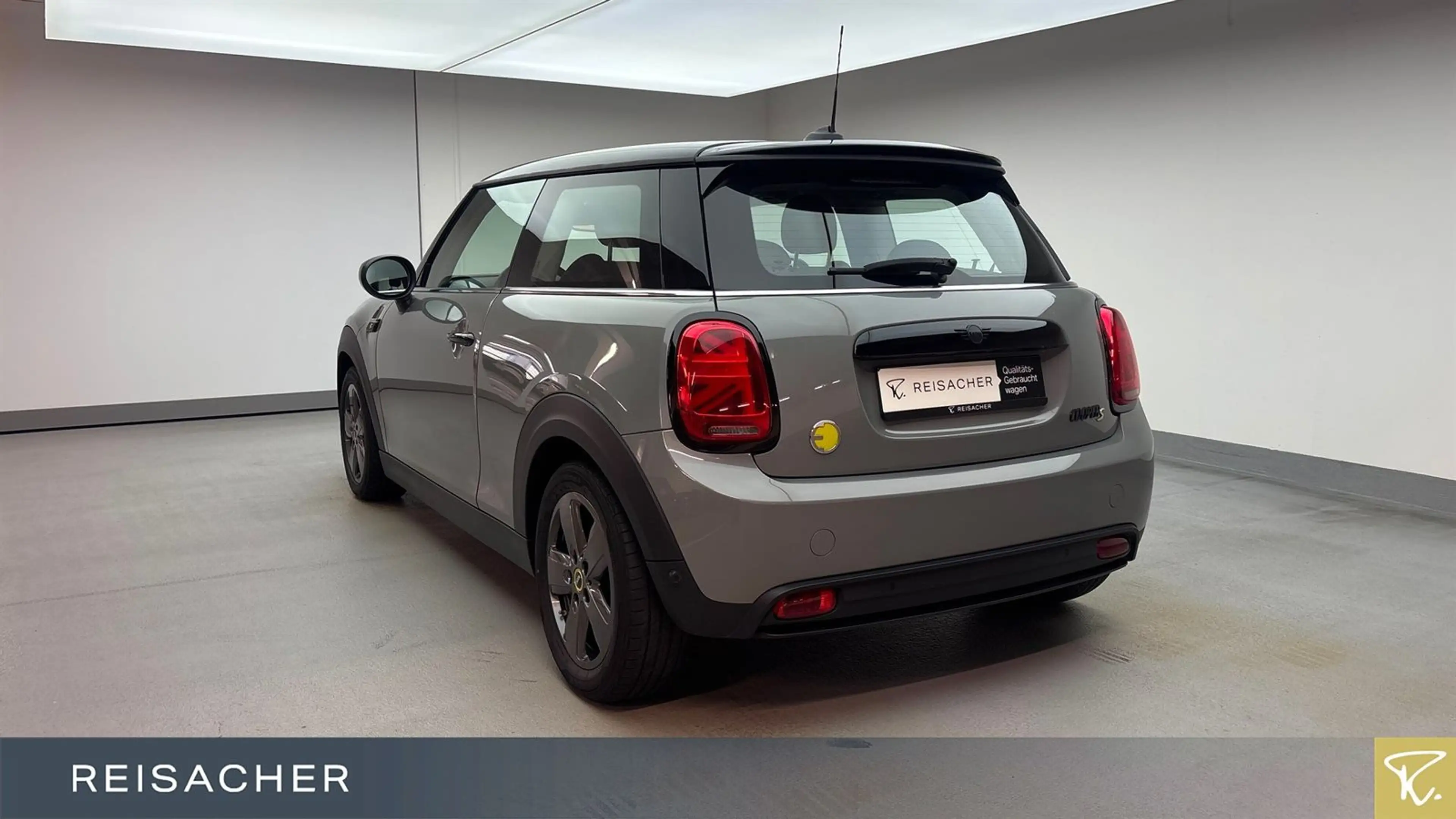 MINI Cooper SE Essential-Trim,Navi,SH,SpoSi,LED — photo 2