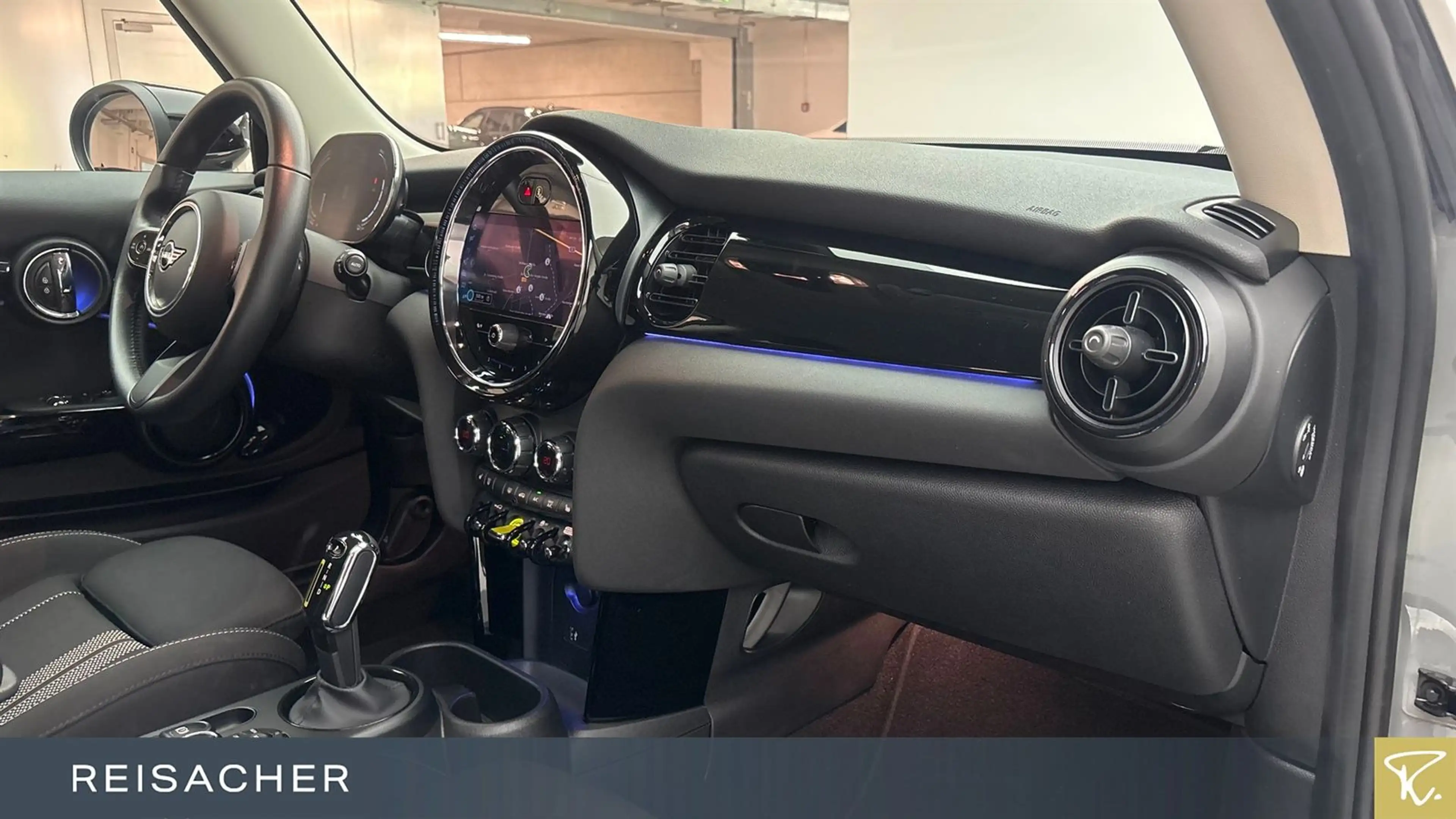MINI Cooper SE Essential-Trim,Navi,SH,SpoSi,LED — photo 13