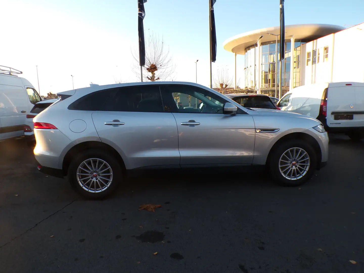 Jaguar F-Pace F-Pace 20d AWD Pure Aut. Ezüst - 2