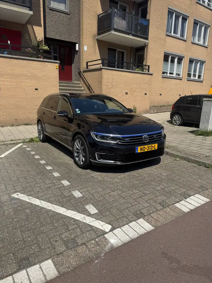 Volkswagen Passat 1.4 TSI GTE Con. Ser — photo 1 of 11
