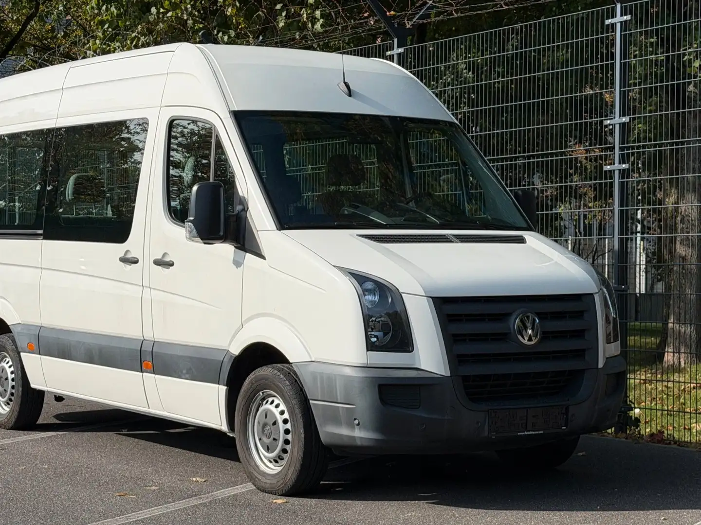 Volkswagen Crafter Kombi 30 mittel L2H2 Hochdach Grau - 1
