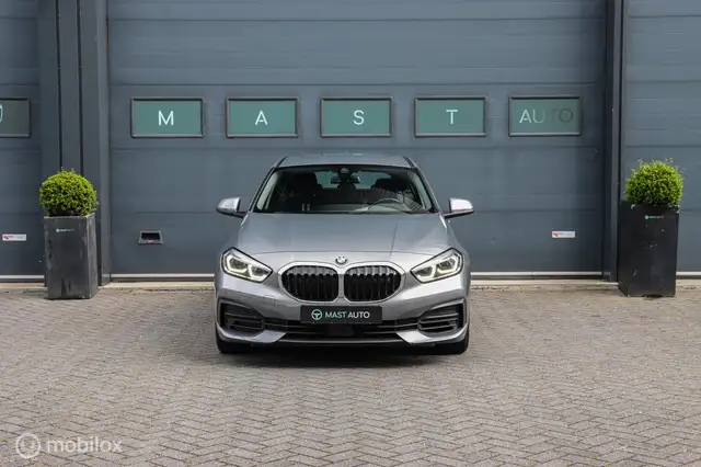 BMW 1 Series view 2