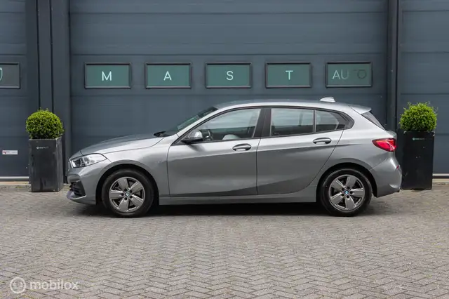 BMW 1 Series view 14