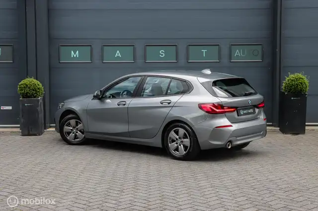 BMW 1 Series view 13