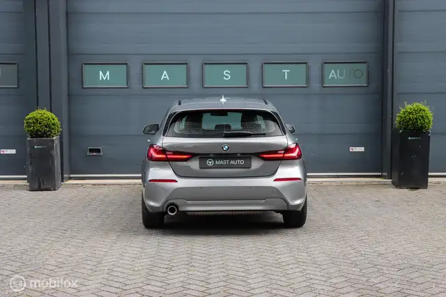 BMW 1 Series view 9