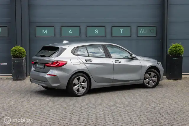 BMW 1 Series view 8
