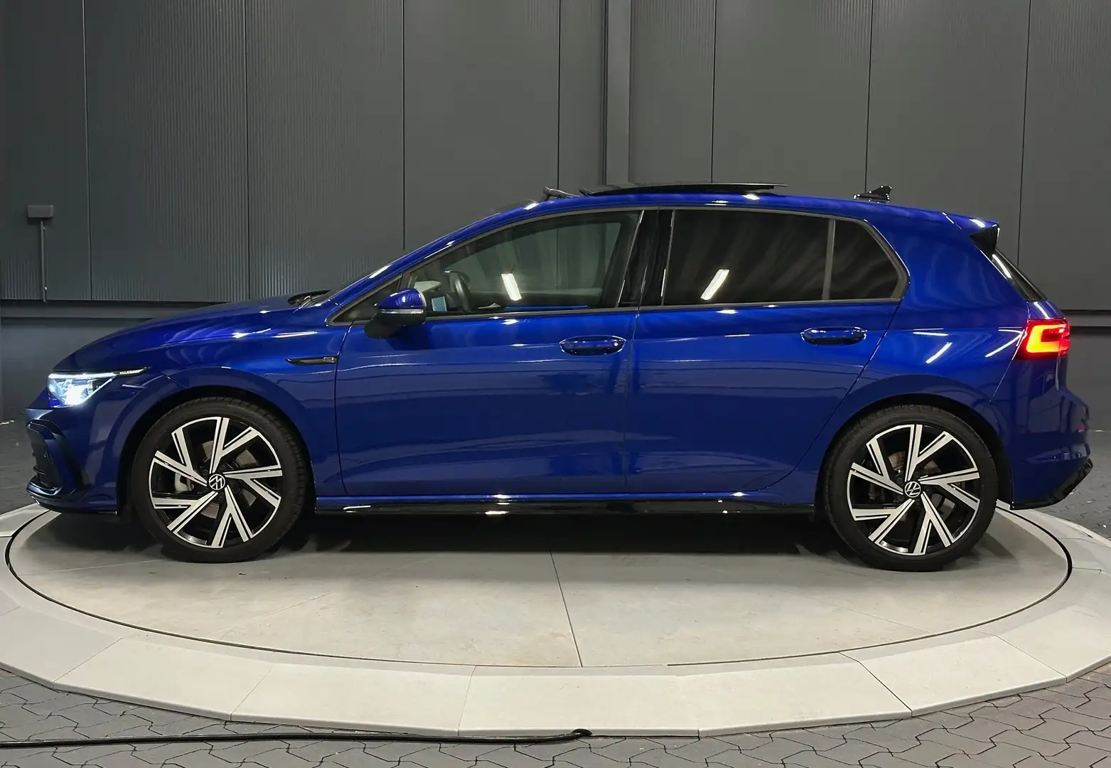 Volkswagen Golf Lim. R-Line *18Zoll*PANORAMA*VW-GARANTIE*KAMERA* Blau - 2