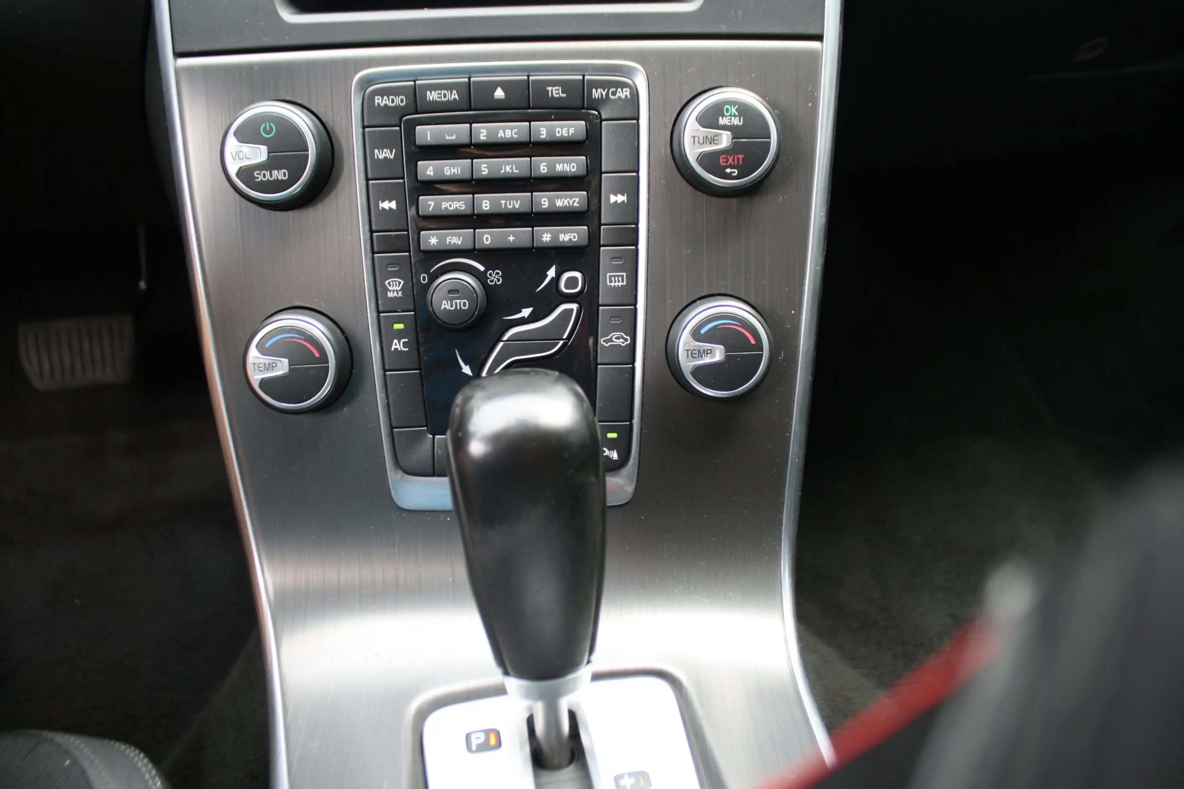 Volvo S60 2.0T Intro Edition -NAVIGATIE - TREKHAAK - AIRCO — photo 12