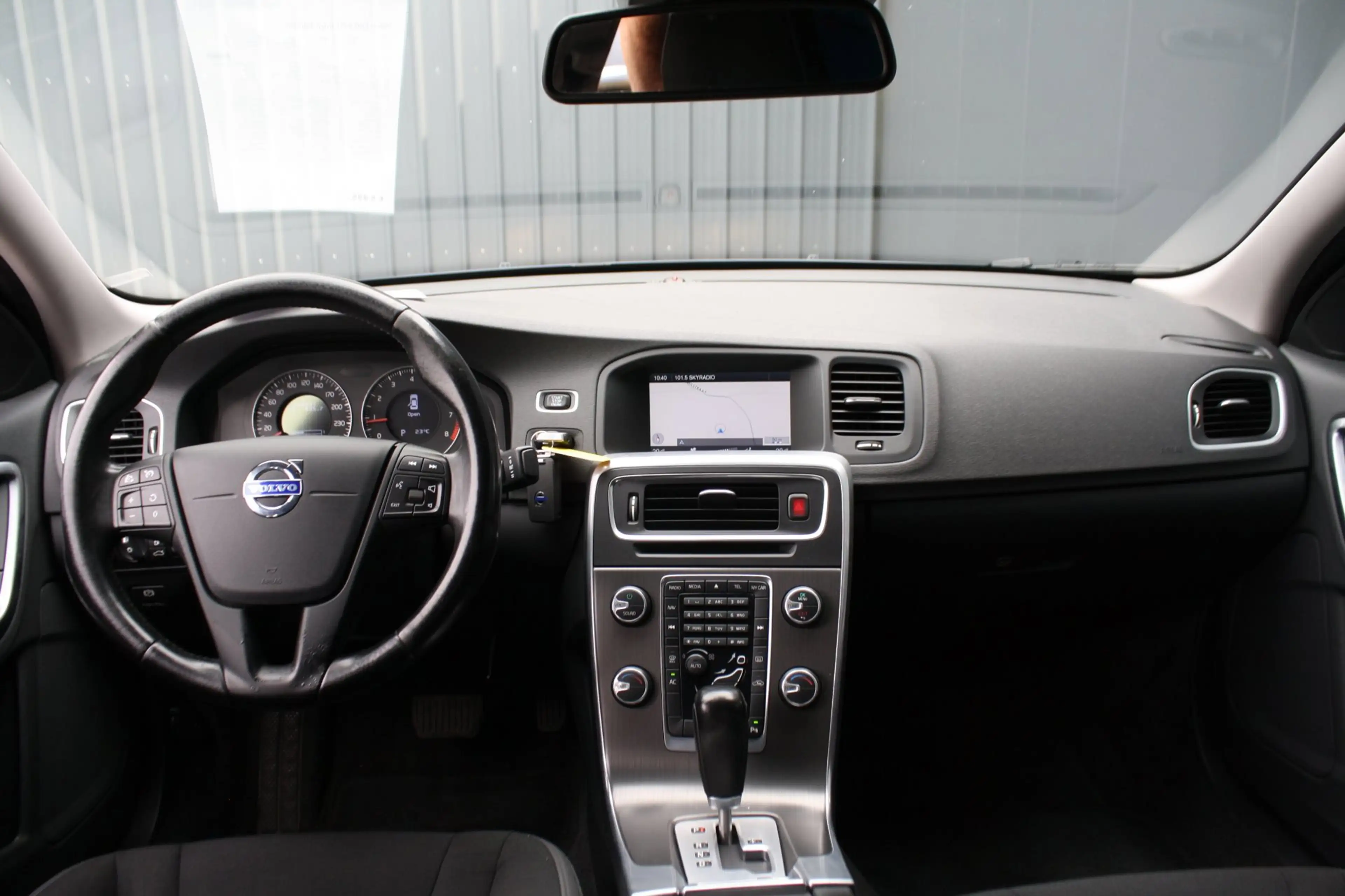 Volvo S60 2.0T Intro Edition -NAVIGATIE - TREKHAAK - AIRCO — photo 3