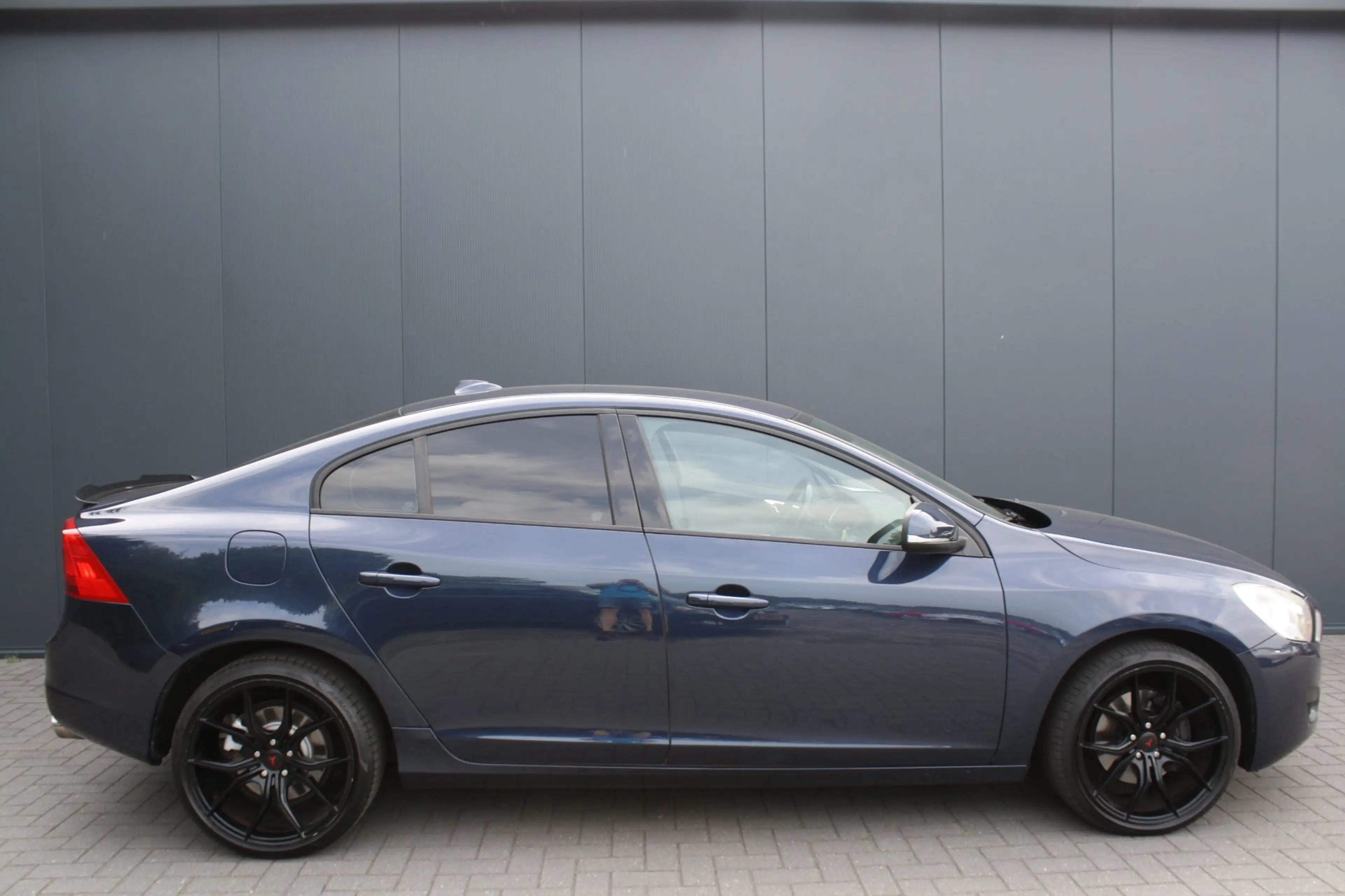 Volvo S60 2.0T Intro Edition -NAVIGATIE - TREKHAAK - AIRCO — photo 2