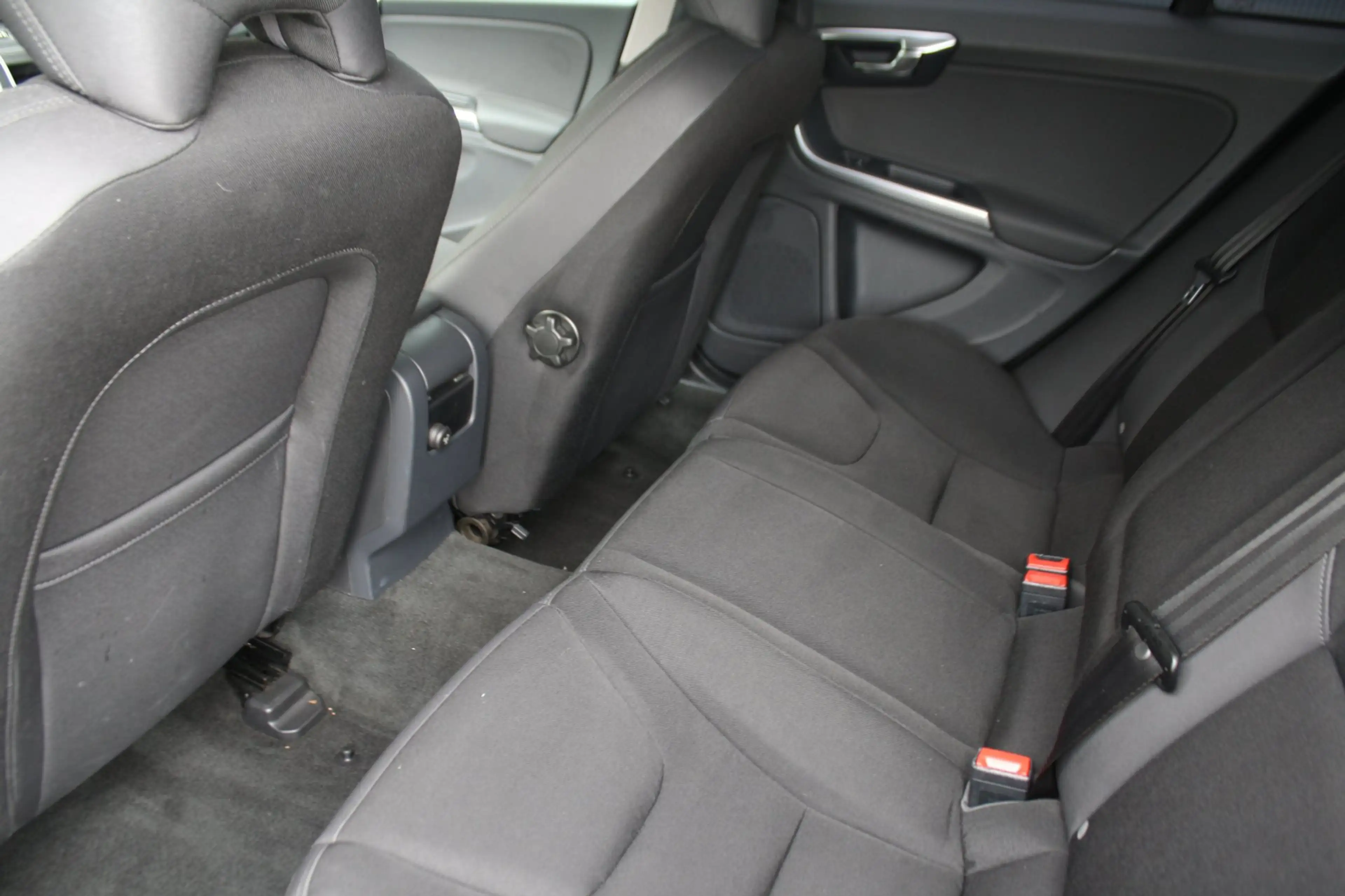 Volvo S60 2.0T Intro Edition -NAVIGATIE - TREKHAAK - AIRCO — photo 5