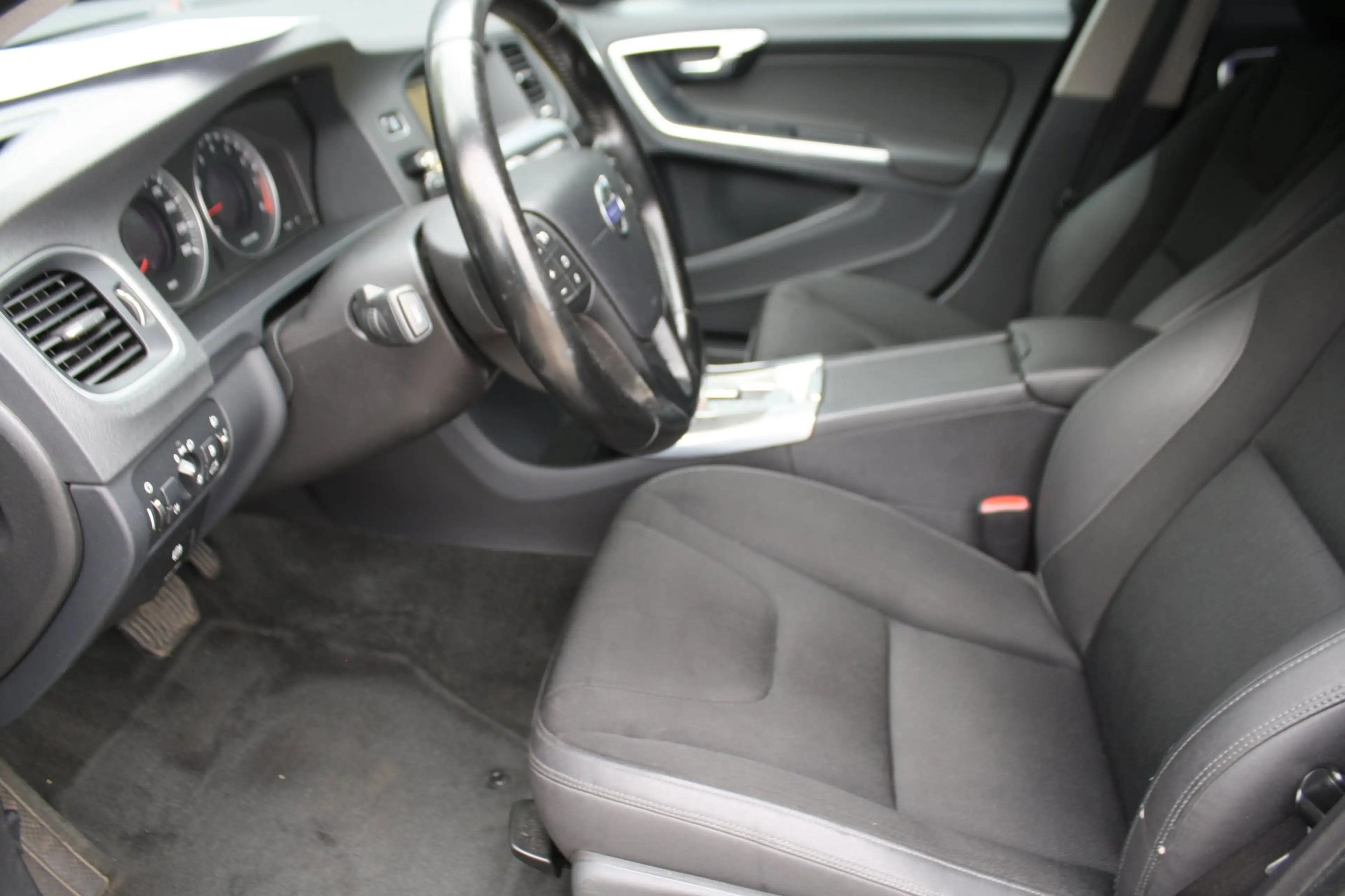 Volvo S60 2.0T Intro Edition -NAVIGATIE - TREKHAAK - AIRCO — photo 13