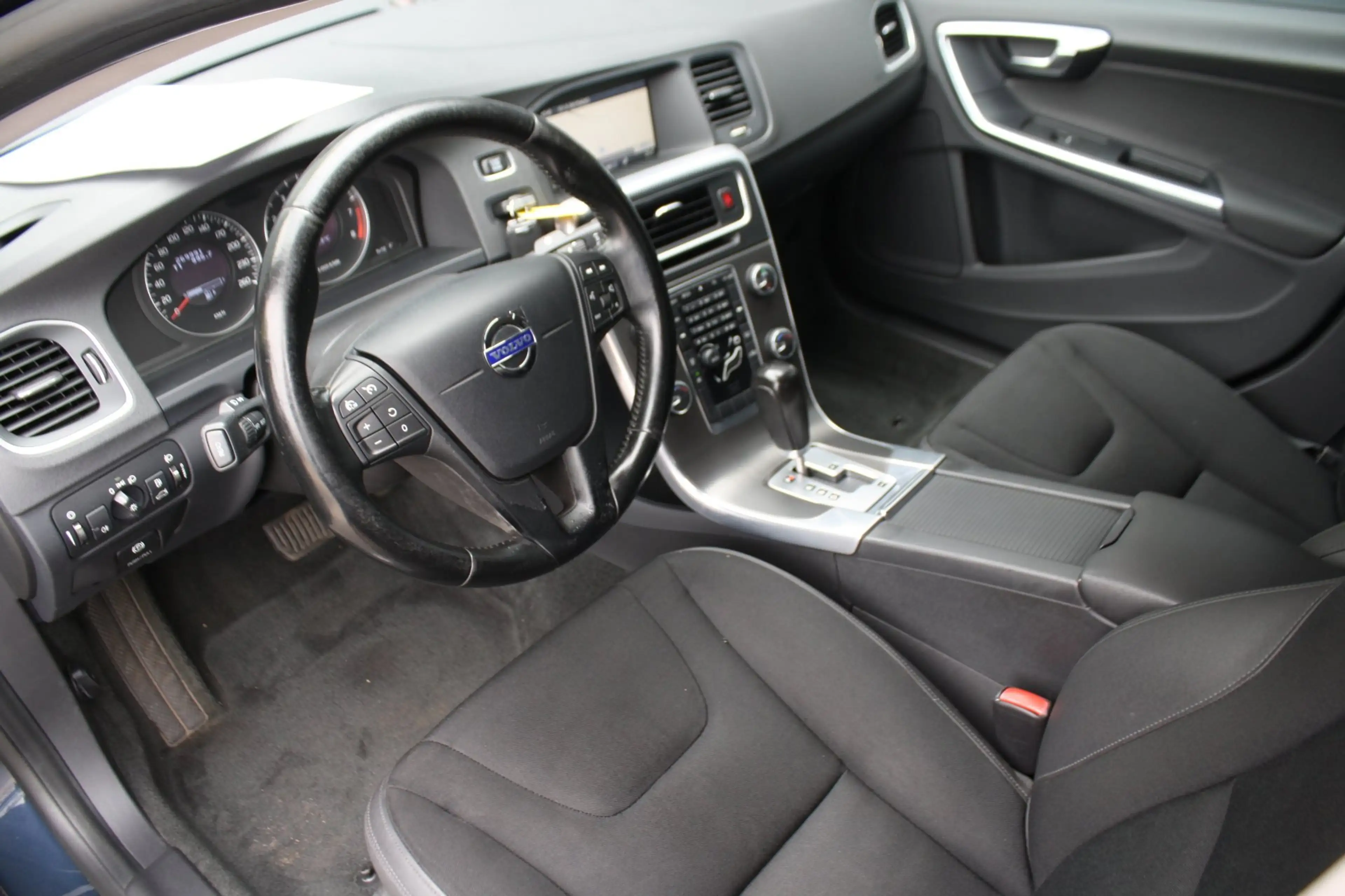 Volvo S60 2.0T Intro Edition -NAVIGATIE - TREKHAAK - AIRCO — photo 4