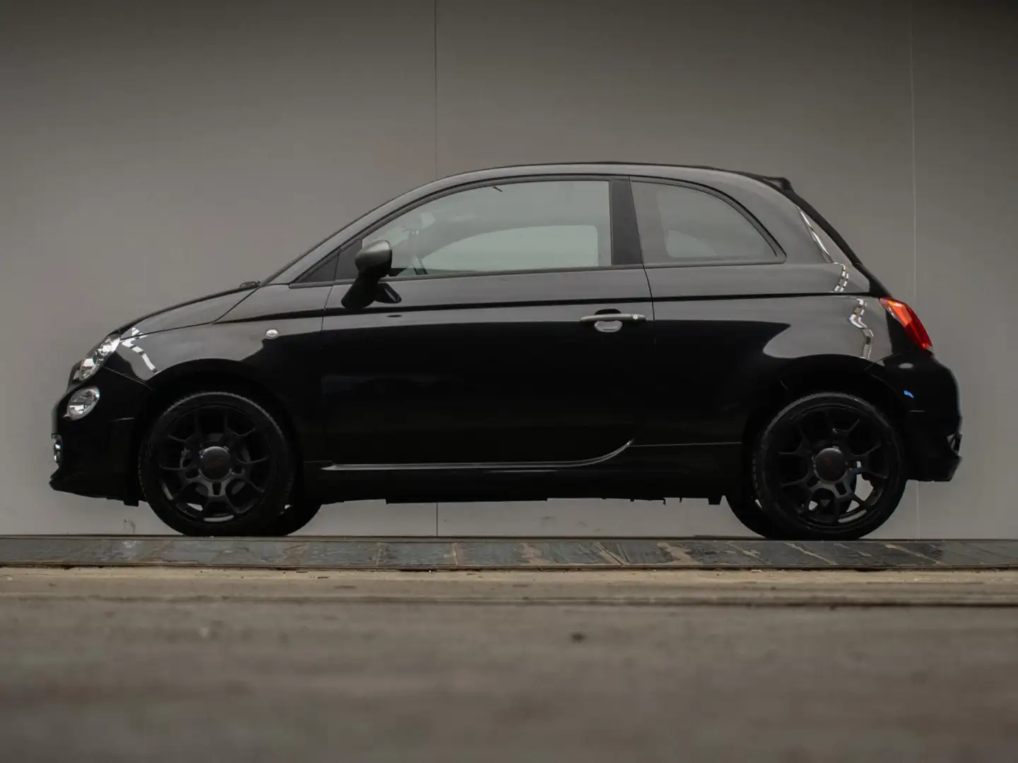 Fiat 500 0.9 TwinAir Lounge Sport (APPLE CARPLAY,SPORTPAKKE Zwart - 1