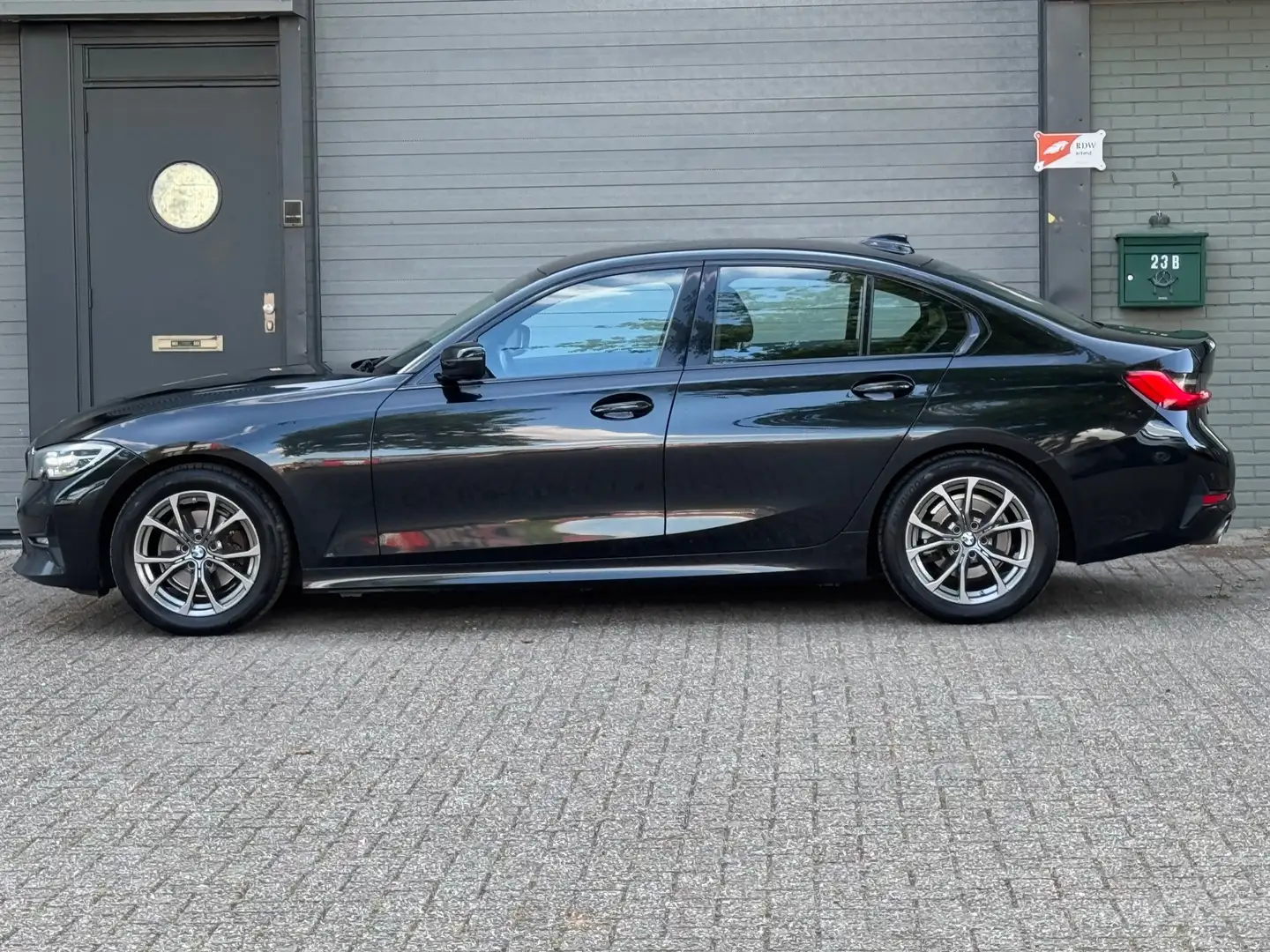 BMW 320 3-serie 320d Sport Zwart - 2