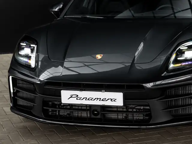 Porsche Panamera view 8