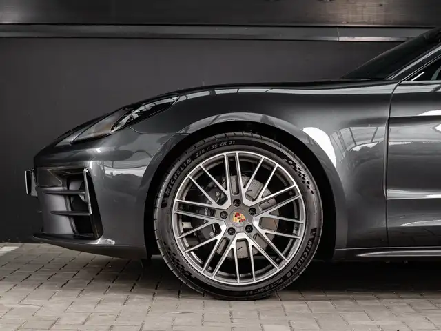 Porsche Panamera view 5