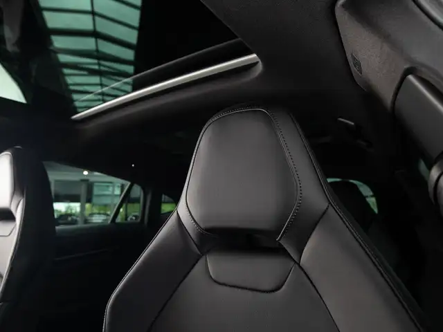 Porsche Panamera view 21