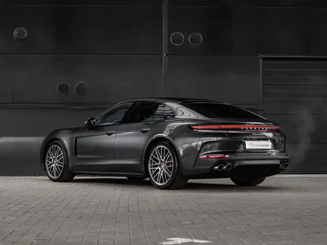 Porsche Panamera view 3