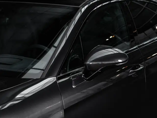 Porsche Panamera view 11