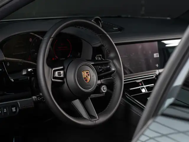 Porsche Panamera view 4