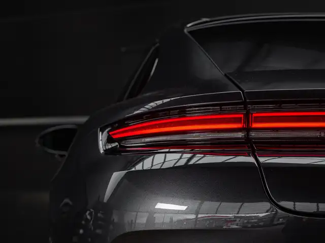Porsche Panamera view 14