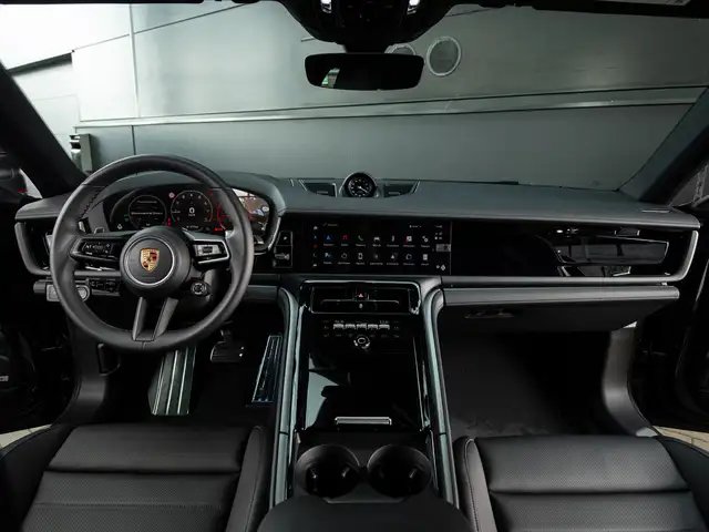 Porsche Panamera view 17