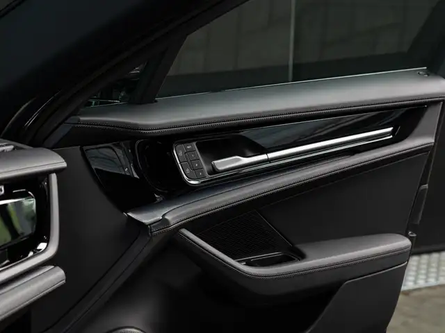 Porsche Panamera view 26