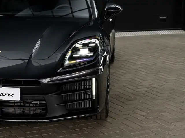 Porsche Panamera view 9