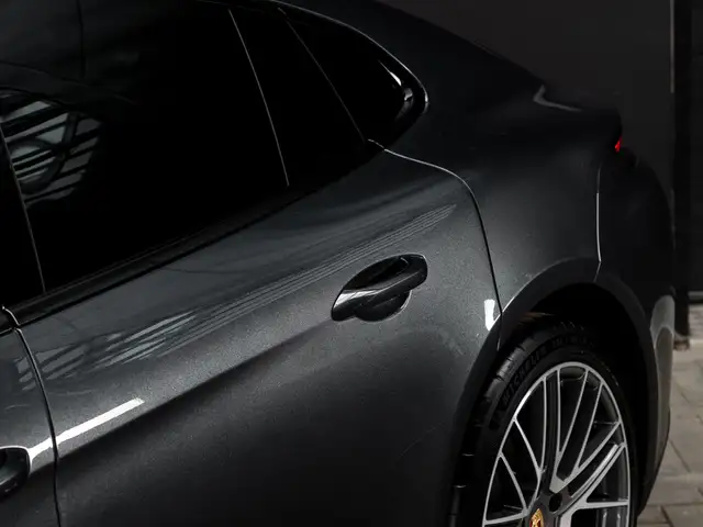 Porsche Panamera view 12