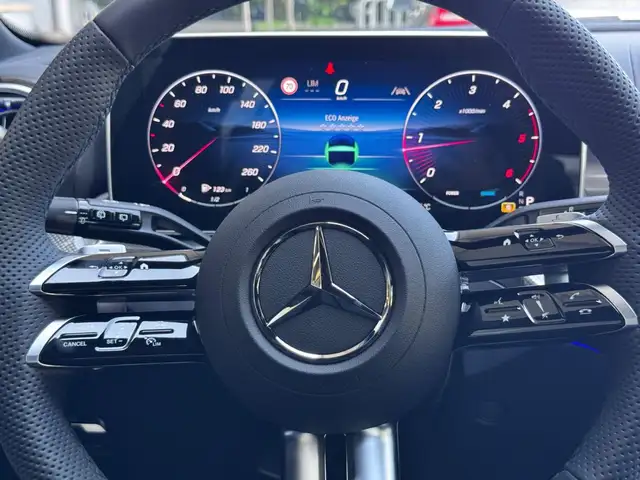 Mercedes-Benz 220 view 20