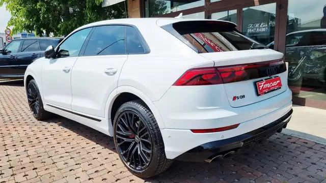 Audi SQ8 view 15