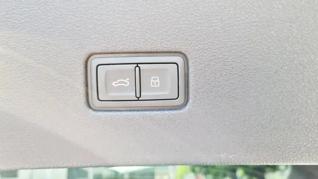 Audi SQ8 view 23