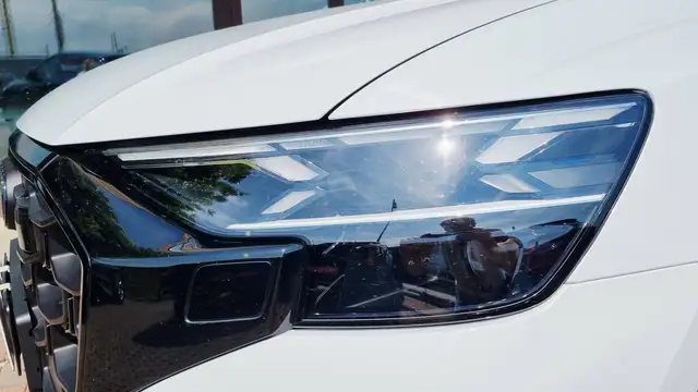 Audi SQ8 view 19